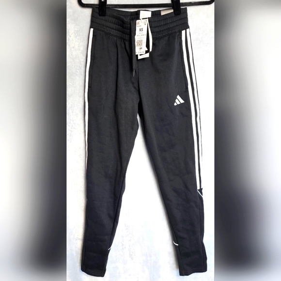 🆕 adidas Women's Tiro23 League Sweat Pants Size XS NWT - Picture 1 of 8